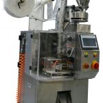 machine à emballer automatique de pyramides en nylon de thé de fines herbes pour le sachet à thé